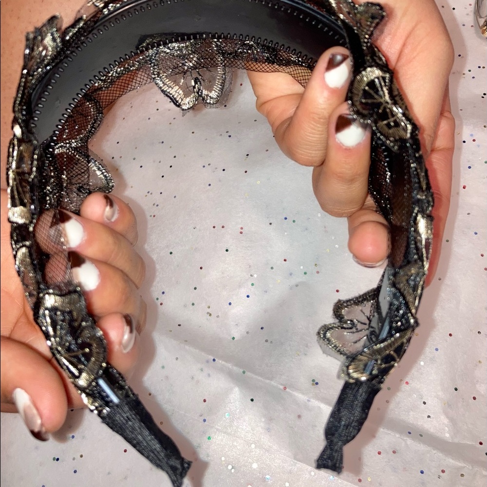 Spectacular headband! - Picture 2 of 4